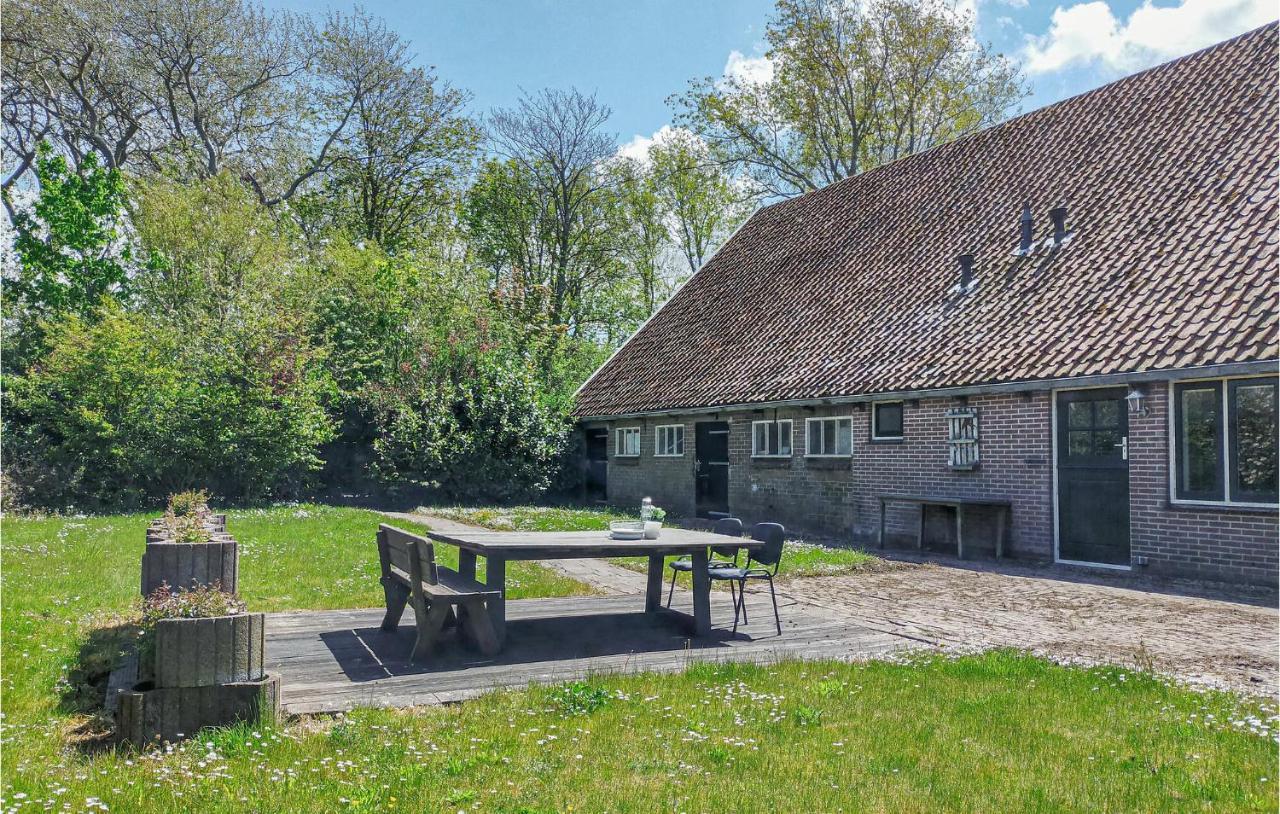 Gorgeous Home In Scharendijke With Kitchen Eksteriør bilde