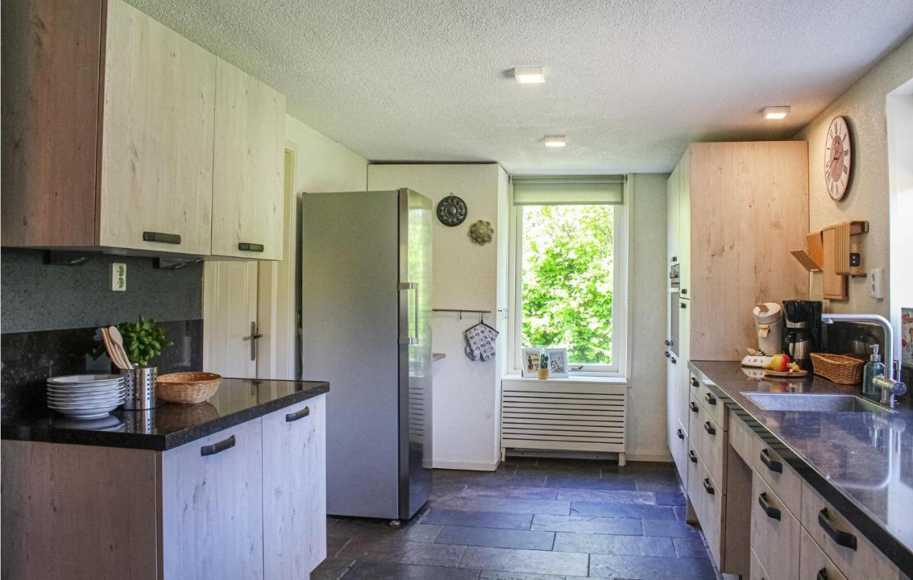 Gorgeous Home In Scharendijke With Kitchen Eksteriør bilde