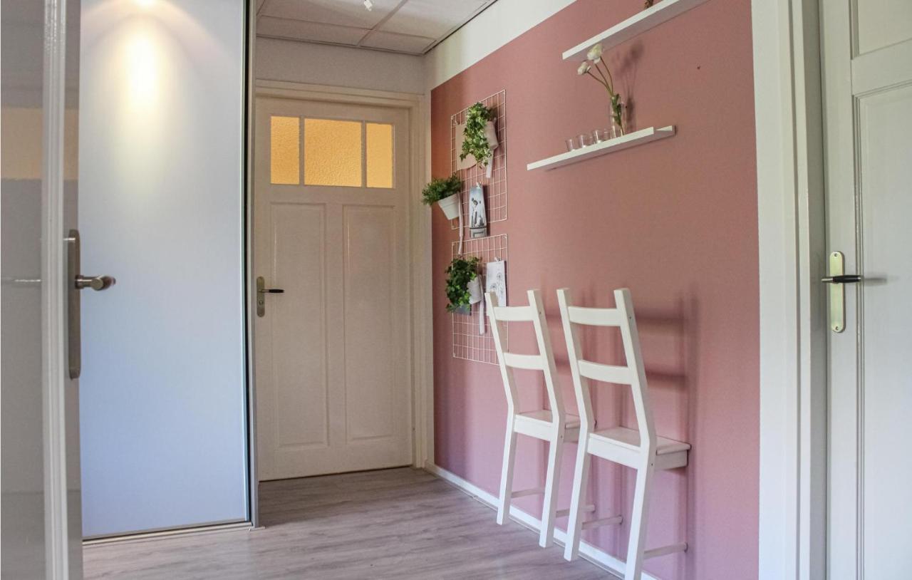 Gorgeous Home In Scharendijke With Kitchen Eksteriør bilde