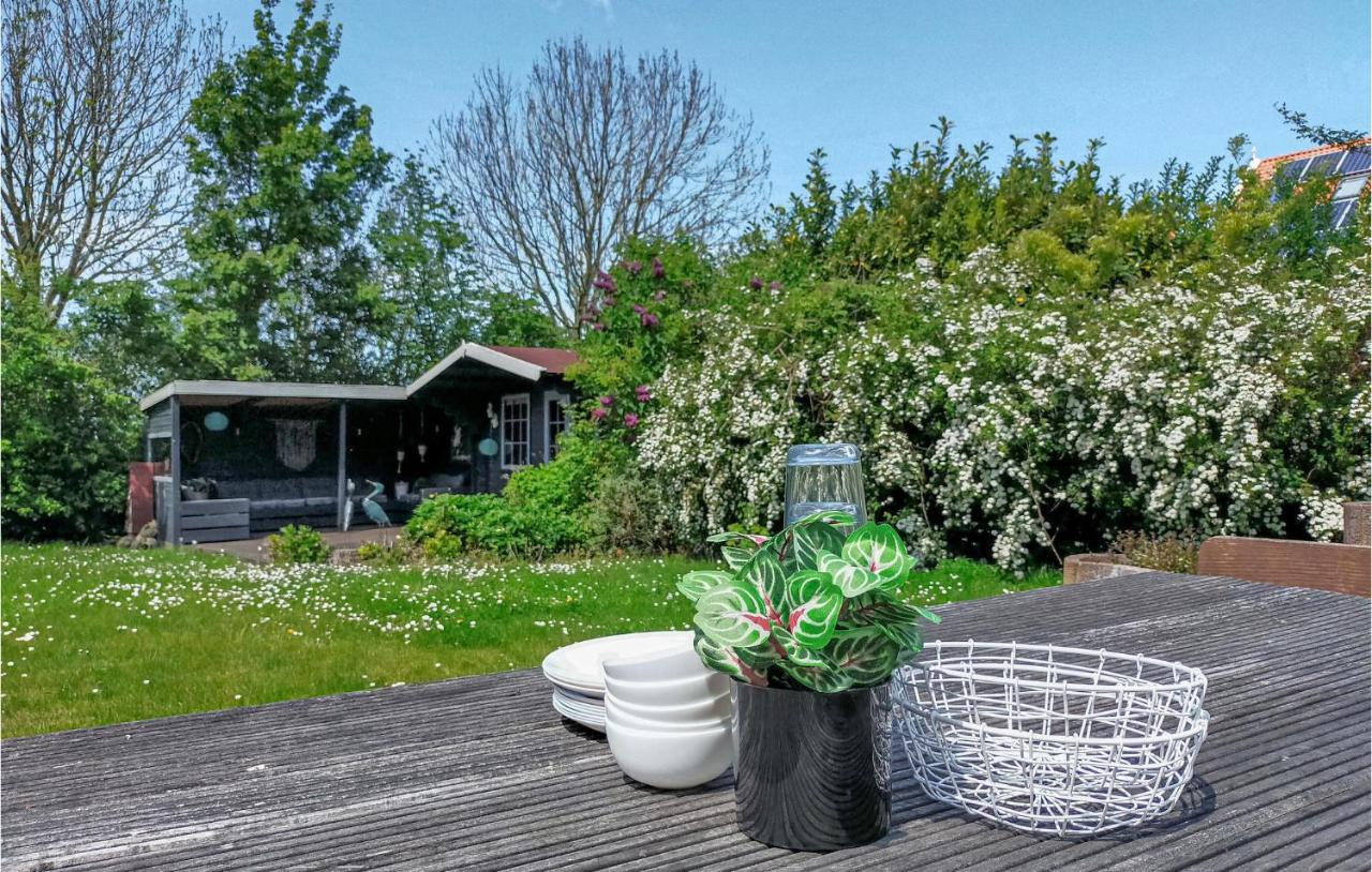Gorgeous Home In Scharendijke With Kitchen Eksteriør bilde