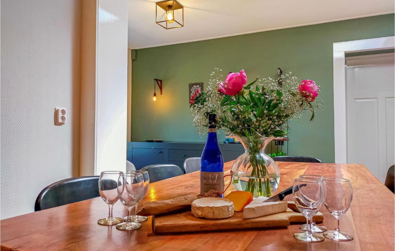 Gorgeous Home In Scharendijke With Kitchen Eksteriør bilde
