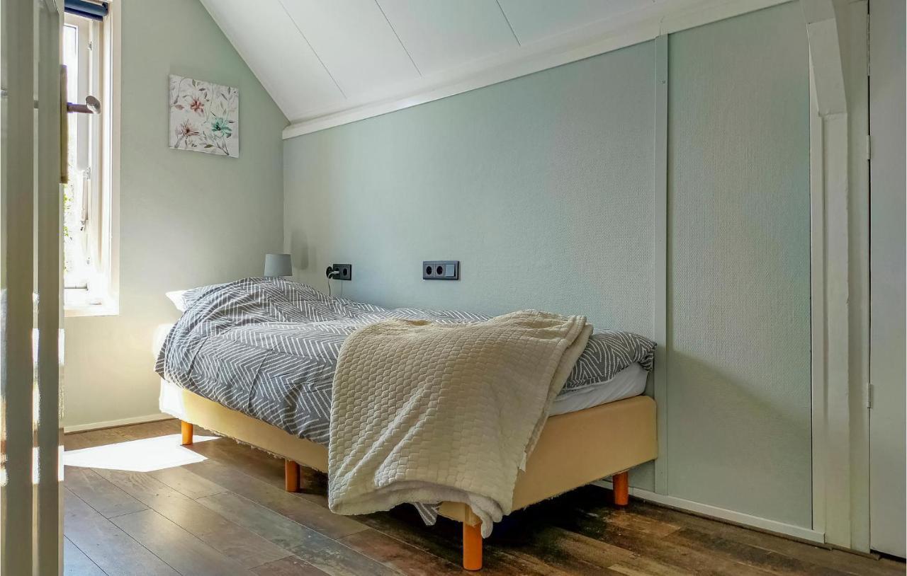 Gorgeous Home In Scharendijke With Kitchen Eksteriør bilde
